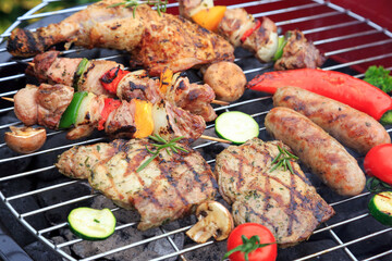 Grillfleisch und BBQ Fleisch auf dem grill