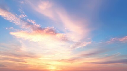 Obraz premium A serene sunset sky showcasing soft pink and blue hues with wispy clouds, evoking a sense of tranquility and beauty.
