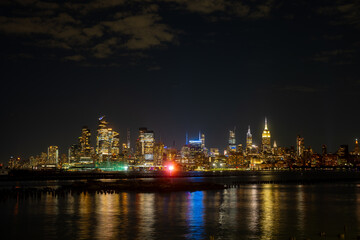 Obraz premium NYC skyline with skyscrapers. Panorama of Manhattan and Brooklyn. New York City skyline with Hudson River views. Downtown NYC. New York from waterfront skyline. Financial District skyline of New York.