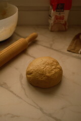 Masa sobre mesa de cocina. Repostería, cocina