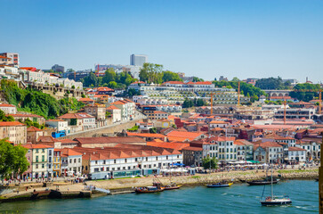 Fototapeta premium Panoramic view of Douro River and old town Porto, Portugal