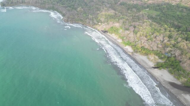 Playa del Mar Caribe con bosque seco tropical paisaje mar azul