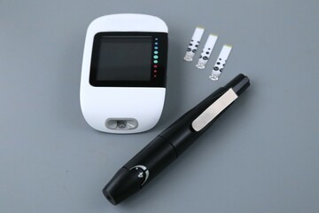 Electronic device for measuring blood sugar levels