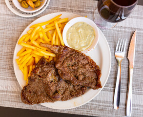 Veal steak with Roquefort sauce and fried potato