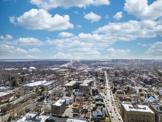 Obraz premium Aerial view over Brooklyn featuring Belt Parkway, Shirley Chisholm State Park, Spring Creek Beach, Pennsylvania Ave, Flatlands Ave, and Howard Beach.