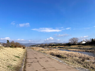 鴨川から見える雪の降った北山