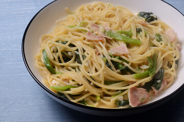 ほうれん草とベーコンのクリームパスタ
