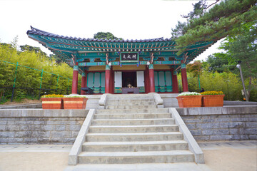 Naklejka premium Ojukheon traditional korean house in Gangneung, South Korea.