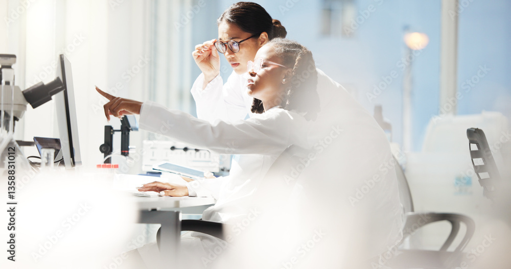 Leinwandbilder collaboration, lab and scientists with computer, women and helping for medical research for healthca