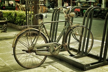 Obraz premium Ontel - Classic Triditional Bicycle parked on Malioboro street