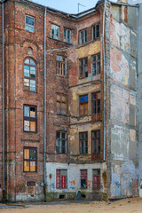 Opuszczona Kamienica przy ulicy Mokotowskie 73 dzielnica Śródmieście.  © smoku7979