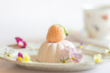 かわいいイチゴのムース