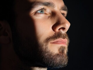 Obraz premium Man in shadows looks upward