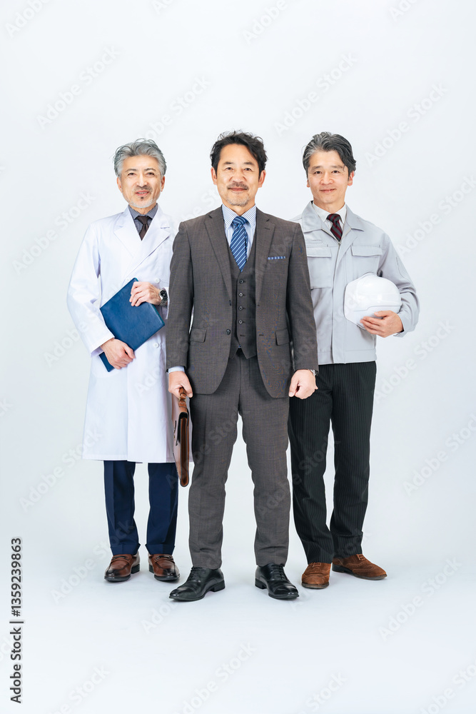 Poster ミドルエイジ、シニア、人材、チームワーク、中小企業、経営者、ビジネスマン、エンジニア、医師、商工会議所、団結、グループ、中高年、研究者、ビジネスパーソン、作業員、全身、日本人、男性、プロフェッショナル、エキスパート、スペシャリスト、専門家、技術者、職業、仕事、バブル世代、氷河期世代、団塊ジュニア、アドバイザー、ビジネス、社長、チャレンジ、挑戦、異業種、組合、団体、ベテラン、労働者、業者、働く、活躍
