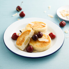Banana cottage cheese cakes with cherries and almond