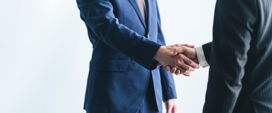 Handshake, shaking hands, cooperation, business, businessperson, people, deal, negotiation, businessman, recruitment, support, trust, customer, contract, man, faceless, hand, copy space, management, B