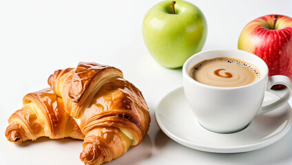 Petit déjeuné français, café croissant et pomme