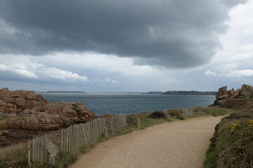 La côte de granit rose à Ploumanac'h en Bretagne l'hiver - France