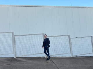 homem de negócios de sucesso em area urbana 
