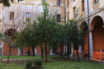 Obraz premium Sant'Andrea delle Fratte Church Courtyard with Trees in Rome, Italy