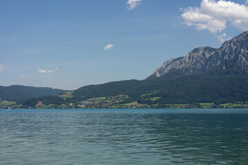 Obraz premium Attersee Austria is lake between mountains, clear water with jackdaws swimming