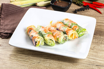 Vietnamese spring roll with prawn and mango