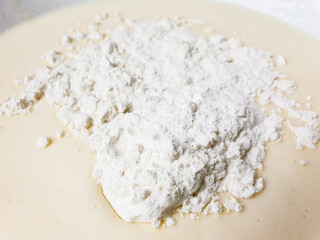 Adding wheat flour to the dough, recipe for making pie dough.