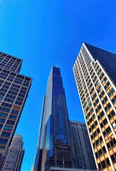 Obraz premium Iconic Chicago skyscrapers pierce a vibrant blue sky, image, lake