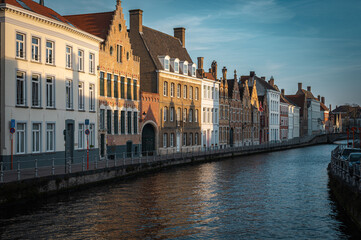 Naklejka premium Bruges Canals Reflecting Historic Architecture at Sunset