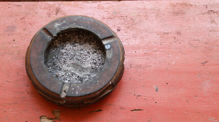 ashtray tool for disposing of cigarette butts, wooden ashtray