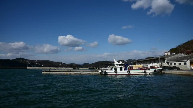 冬の頭島港 （岡山県備前市, 2025年1月）
