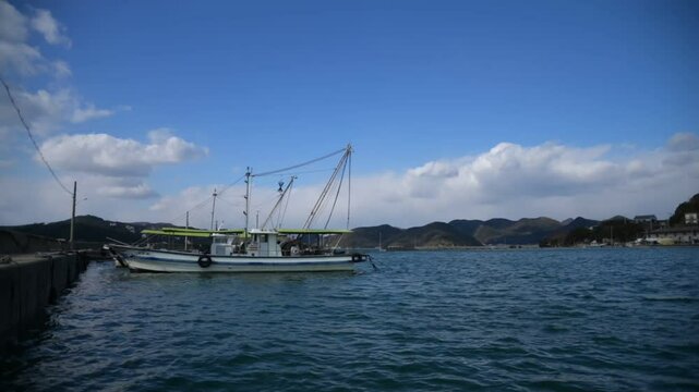 冬の頭島港 （岡山県備前市, 2025年1月）