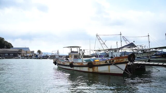 冬の頭島港 （岡山県備前市, 2025年1月）