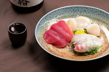 新鮮な刺身の盛り合わせ　居酒屋イメージ