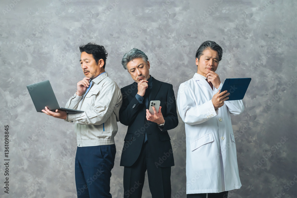 Aufkleber デジタル、DX、職業、仕事、スマホ、ノートパソコン、タブレット、悩む、疑問、考える、ミドルエイジ、中高年、シニア、リテラシー、セキュリティ、ガバナンス、経営者、科学者、研究者、エンジニア、ERP、トランスフォーメーション、IT、スキル、リスキリング、スマートフォン、悩み、問題、課題、トラブル、リスクマネジメント、医師、専門家、グループ、チームワーク、セカンドキャリア、転職、異業種、中年、社長、エグ