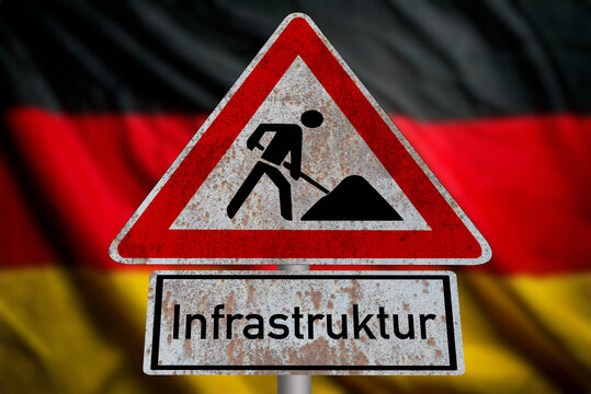 Deutsche Flagge und Verkehrsschild Baustelle als Symbol f&uuml;r die Erneuerung der Infrastruktur in Deutschland