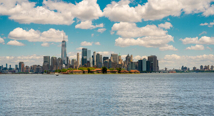 Fototapeta premium New York City, United States. Panorama view of New York city skyline in Manhattan. NYC, NY. American city. Manhattan skyline. Skyline of New York City. Cityscape of NYC. Famous landmarks of New York.