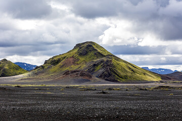 Lonely Green Peak in Iceland&rsquo;s Volcanic Desert &ndash; Dramatic Highland Landscape