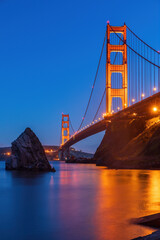 Obraz premium The Golden Gate Bridge in the Blue Hour as seen from Fort Baker, Marin County, California.