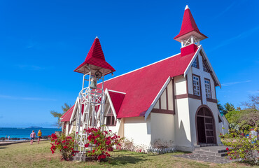 Église mythique au toit rouge de Cap Malheureux, île Maurice 