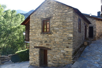 Casa de piedra en pueblos antiguos