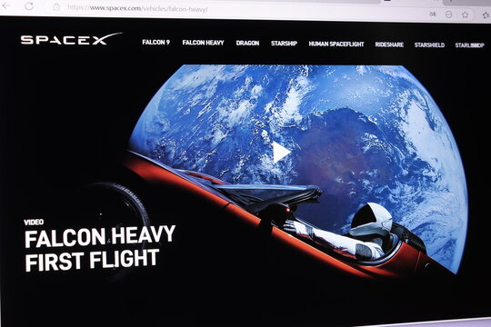Spacex falcon heavy starman in tesla roadster orbits earth