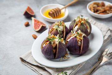 delicious figs with goat cheese, nuts and honey
