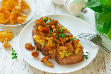toast with  fried chanterelle mushrooms and scrambled eggs