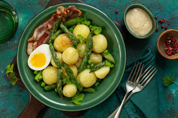 Roasted baby potatoes with asparagus