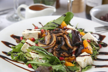 Mediterranean Grilled Mushroom Salad. Flavourful and Nutrient Packed Lunch.	