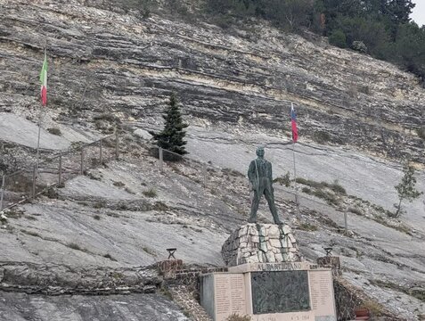 Monumento ai partigiani caduti in guerra