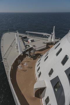 Fototapeta Dream holiday vacation transatlantic passage to New York on legendary ocean liner cruiseship cruise ship on sunny day with horizon and seascape views