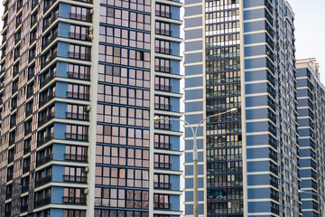 A detailed closeup of a very tall building that has many windows
