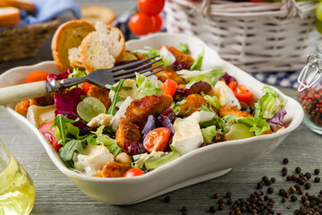 Traditional spring Italian salad with breaded chicken, camembert cheese, grapes and nuts. Served with croutons.